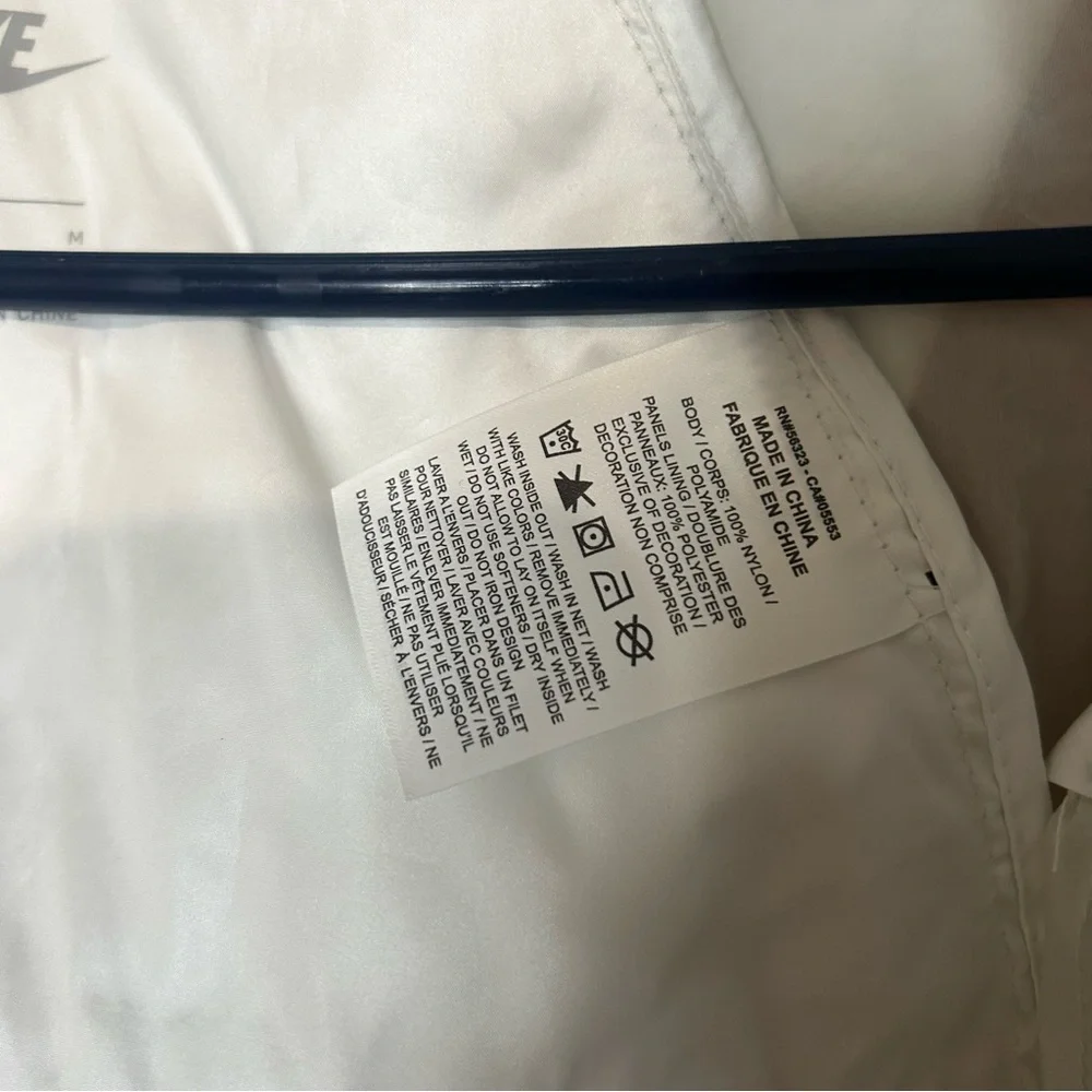 Nike women running division water/wind repel jacket, white/green - Picture 9 of 11